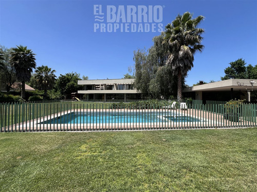 Casa En Venta De 4 Dorm. En Las Brisas De Chicureo