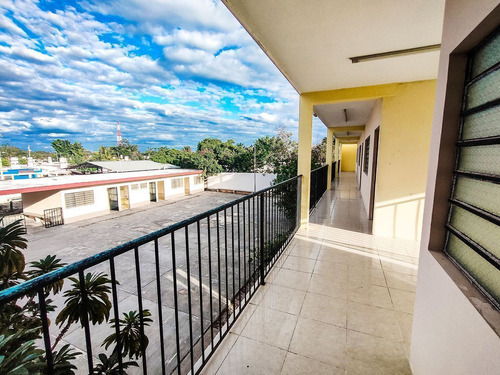 Amplio Edificio Multifuncional En Venta A Dos Cuadras De Per