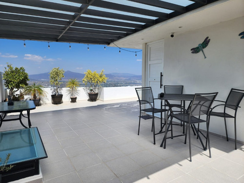 Casa En Venta Con Espacios Amplios (trato Directo)