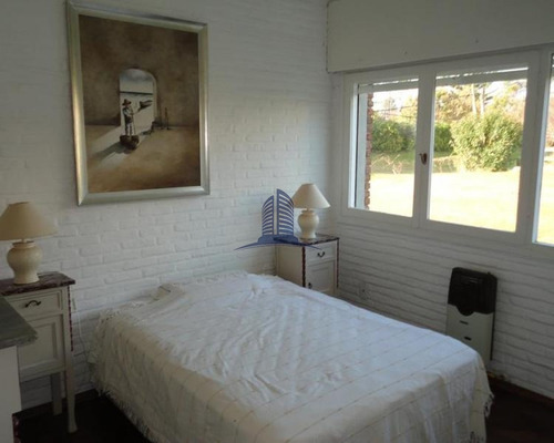 Venta Y Alquiler Temporario De Gran Casa En Pinares A 1 Cuadra De La Playa- Ref: 1499