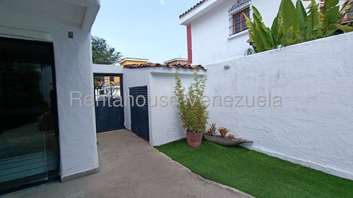 Hermosa Casa Con Excelentes Acabados, Ubicada En Una De Las Mejores, Zonas Del Trigal Norte, Cocina Equipada, Aires Acondicionados Y De Doble Nivel, Jardín Interno Con Jacuzzi, Balcón En La Habitación