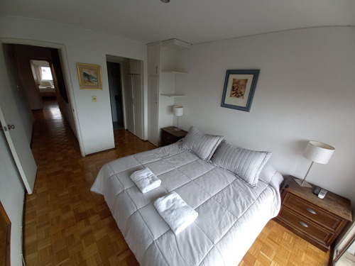 Imagen 5 de 14 de Excelente Apto. En Punta Carretas, 3 Dormitorios Más Servicio Completo. 2 Baños 1 En Suite Y Garaje. Estupenda Ubicación A Pasos De La Rambla, El Golf Y Punta Carretas Shopping.