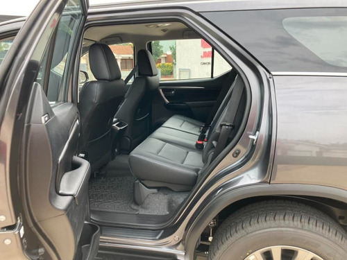 Imagen 11 de 19 de Toyota Sw4 2.8 Tdi 6 A/t 7 Asientos Srx 4x4 0km My2023