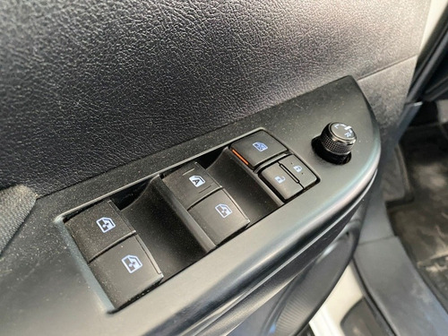 Imagen 14 de 15 de Toyota Hilux 2016 2.7 Cabina Doble Sr Mt