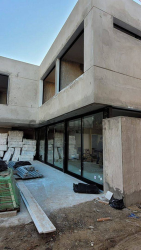 Casa En Venta En Barrio Cerrado La Plata