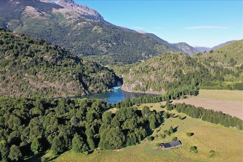Imagen 17 de 20 de Orilla De Rio Futaleufu