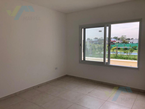Casa Con Pileta De Construccion Tradicional - San Ramon Pilar Del Este