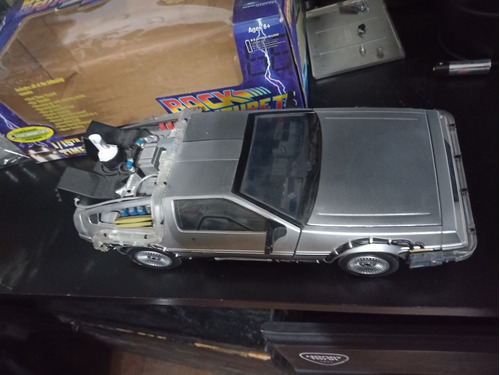 Delorean 1/15 Fly Mode Con Luces Y Caja Volver Al Futuro 2