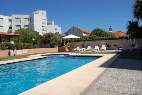 Imagen 3 de 24 de Punta Del Este, Mansa, Apartamento De 1 Dormitorio Con Terraza Y Vista.- Ref: 54539
