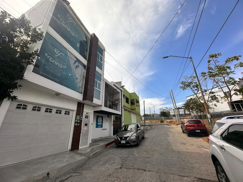 Local En Renta Edificio De 3 Niveles