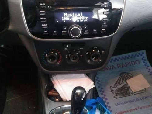 Imagem 10 de 10 de Fiat Punto 1.6 Essence 16v Flex 4p Automatizado