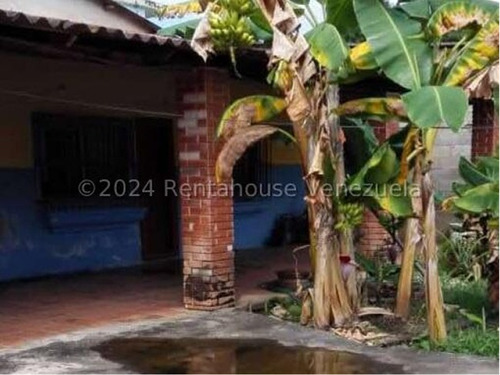 Casa En Venta En Higuerote 429mt2 5d 2b 6p