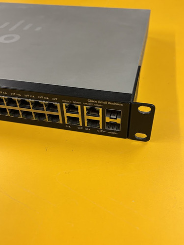 Switch Cisco Sf300-24p + Cisco Uc300 (Usado)