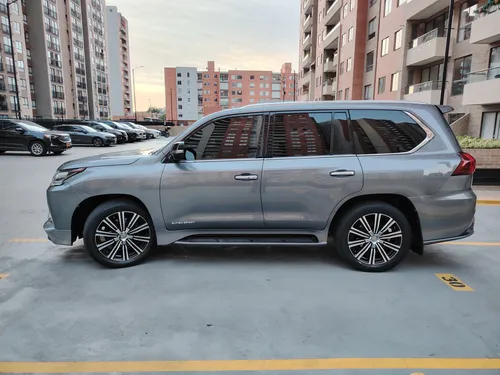 Lexus LX 5.7 570