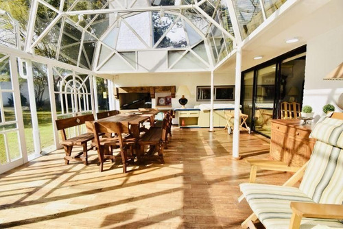 Casa En Venta De 4 Dormitorios En Lugano