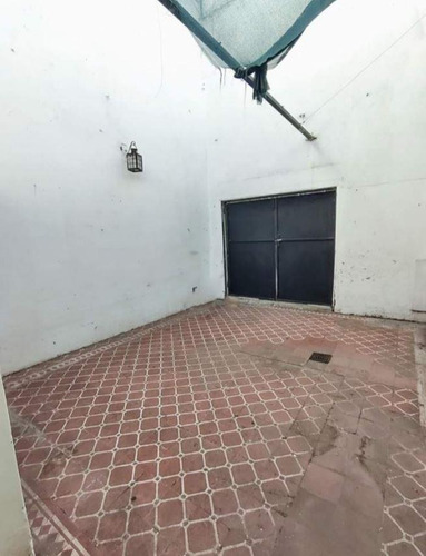 Casa Venta 2 Dormitorios 1 Baño 1 Cochera Y Patio 80 Mts 2 Cubiertos - Terreno 102 Mts 2- La Plata