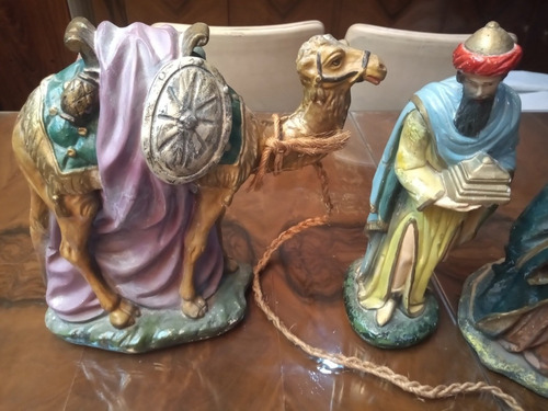 Pesebre Navideño Con Figuras 30cm Maria Camellos Reyes Magos (Usado)