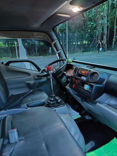Hino Dutro 300