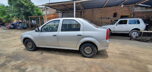 Renault Logan Familier 2014 Sedan