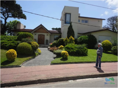 Alquilo Anual Casa De 5 Dormitorios Con Piscina En Playa Mansa, Punta Del Este