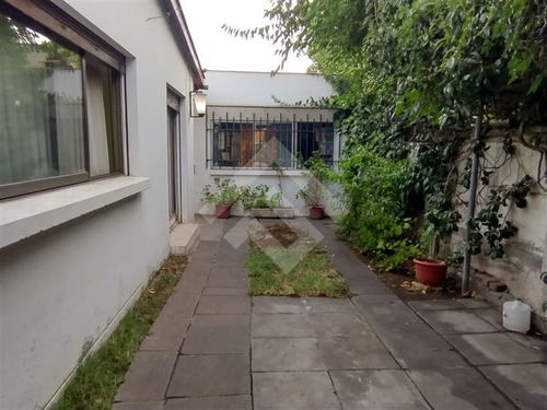 Propiedad Con Extenso Terreno En El Corazón De Ñuñoa