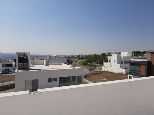 Preciosa Casa En Grand Juriquilla, Minimalista, 3 Recamaras, Roof Garden, Jardín