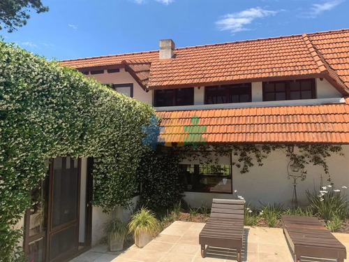 Cómoda Casa De 5 Dormitorios Y Piscina Climatizada En Punta Del Este - Ref : Eqp5579