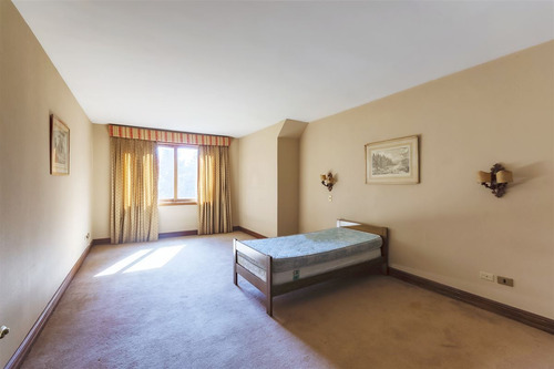 Casa En Venta De 5 Dorm. En Las Condes