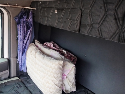 Delivery Prime 9.170 Com Baú E Cabine Semi Leito