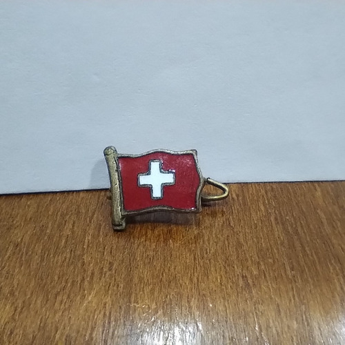 Pin Antiguo Metálico Esmaltado Bandera Suiza