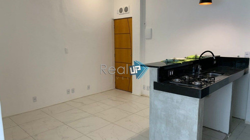 Imagem 11 de 23 de Ótimo Apartamento No Leme De 32m² - 7468