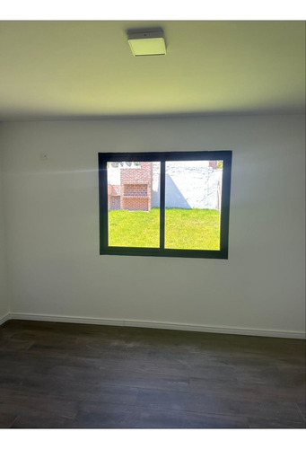 Venta Casa 3 Dormitorios Lomas De Solymar A Estrenar Hermosa Ph Próxima A La Rambla Costanera Y Tuyuti. Zona De Servicios, Locomoción, Centro De Estudios, Etc. Imperdible Opción.