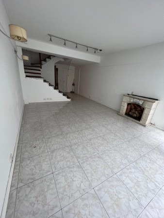 Imagen 4 de 29 de Hermosa Casa Tipo Ph 5 Amb Con Patio Y Parrilla En Flores