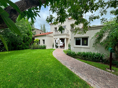 Casa En Venta Los Jazmines De 3 Dormitorios Y Dependencia. Pilar Del Este.