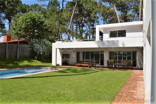 Imagen 16 de 16 de Moderna Casa A Pasos De Playa Mansa