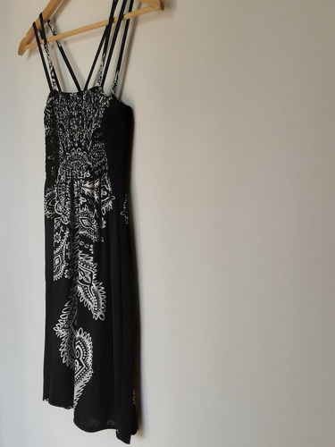 Imagen 3 de 9 de Vestido Negro Con Estampado Estilo Mándala, Talla S