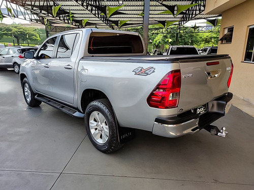 Imagem 4 de 15 de Toyota Hilux 2.8 Srv 4x4 Cd 16v 2017
