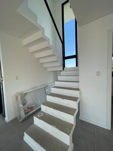 Casa En Venta De 4 Dormitorios A Estrenar En San Lucas