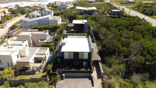 Casa En Alquiler Por Temporada De 4 Dormitorios En Punta Piedras (ref: Bpv-7396)