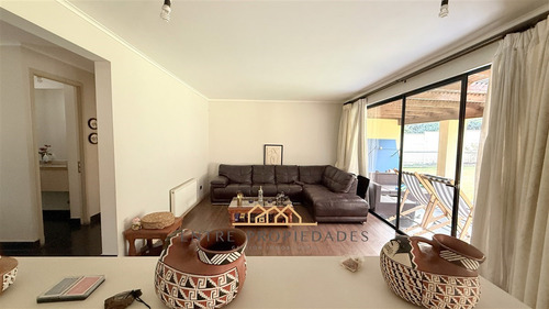 Casa En Venta De 4 Dorm. En Colina