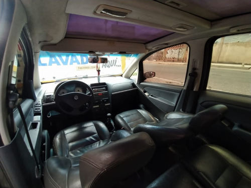 Imagen 6 de 9 de Fiat Idea Hlx Sincronico 1.8 Lts