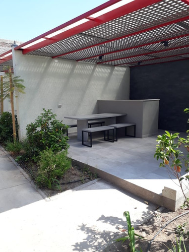 Moderno Estudio, Con Estacionamiento, Excelente Ubicacion