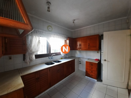 Casa En Venta, Mansa, Punta Del Este, 4 Dormitorios.- Ref: 210001