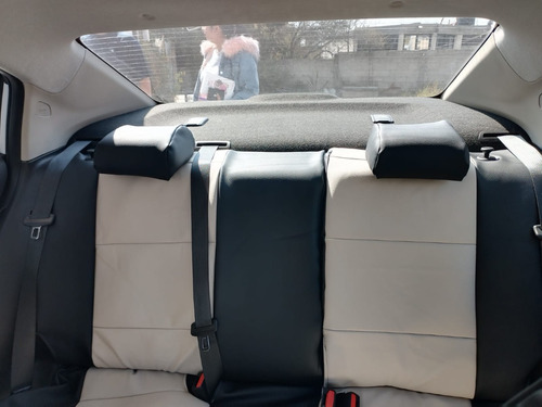 Fundas Cubre Asientos Tacto Piel Automotriz Para Versa 2025 Negro/gris