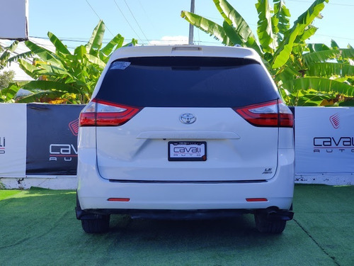 Imagen 4 de 8 de Toyota Sienna Le 2015