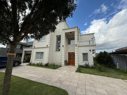 Casa En Venta 4 Dormitorios Barrio Santo Tomas Pilar