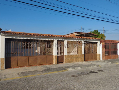 // Casa En Venta En Cabudare Urb. Las Mercedes R E F 2 - 4 - 1 - 4 - 8 - 5 - 1 Mehilyn Perez //