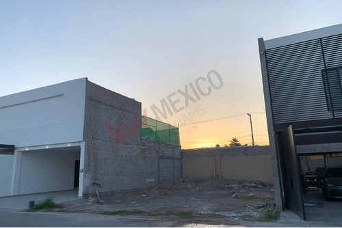 Terreno Residencial En Venta, En Quinta Tamarindos, A Pocos Metros De Galerías Laguna.