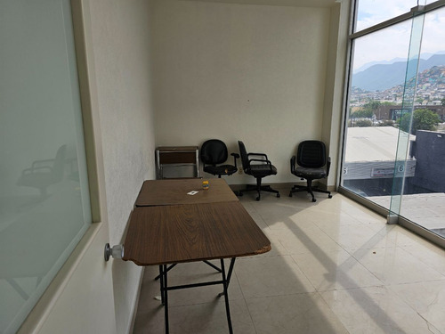 Local Comercial Acondicionado Para Escuela O Consultorios En Garza Sada