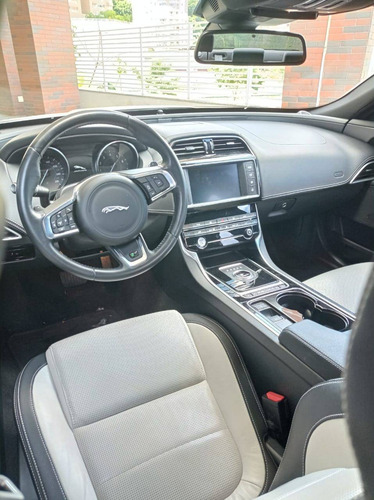 Jaguar Xe 2.0 16v Si4 Turbo Gasolina R-sport 4p Automático